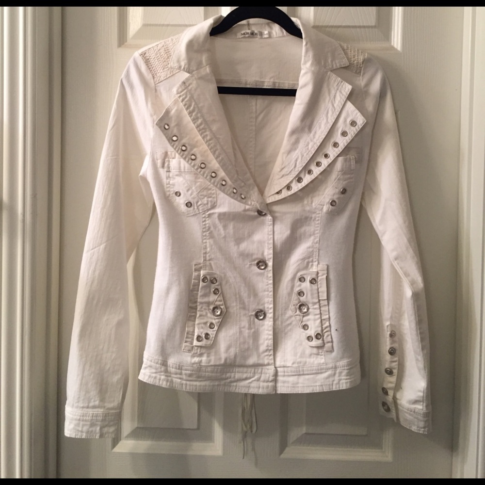 Gorgeous white jacket.